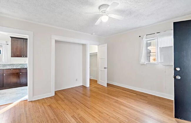 Foto del edificio - 1729 E Ocean Blvd