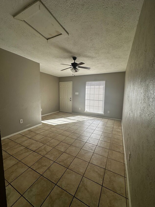 Building Photo - 2 Bedroom in Springhill ISD