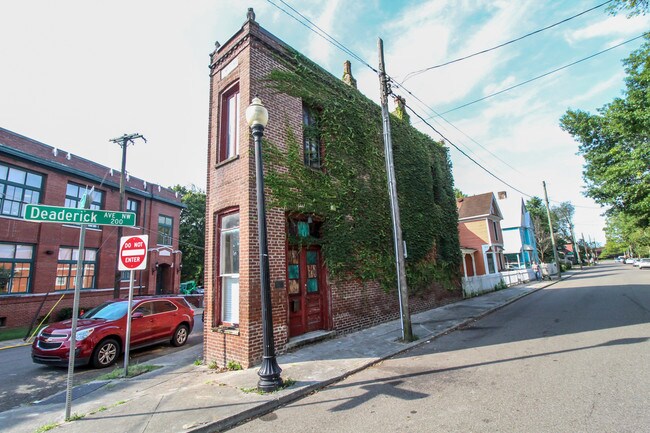 Building Photo - 244 Deaderick Ave