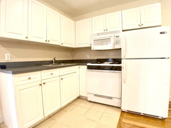 Building Photo - 709 W 176th St