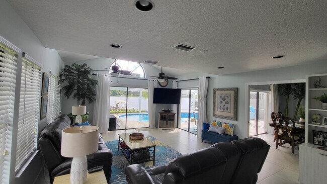 Foto del edificio - 12732 Meadowbreeze Dr