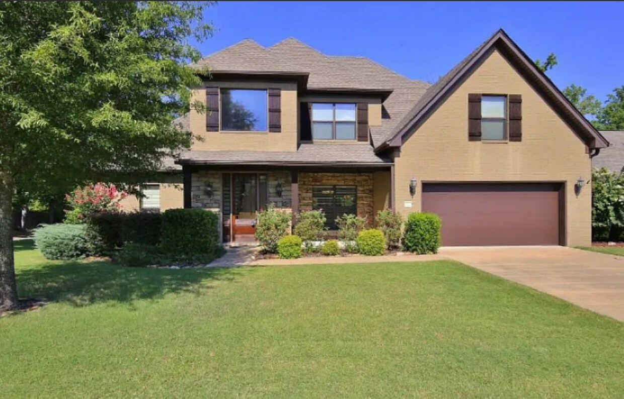 Primary Photo - 263 Lake Valley Dr