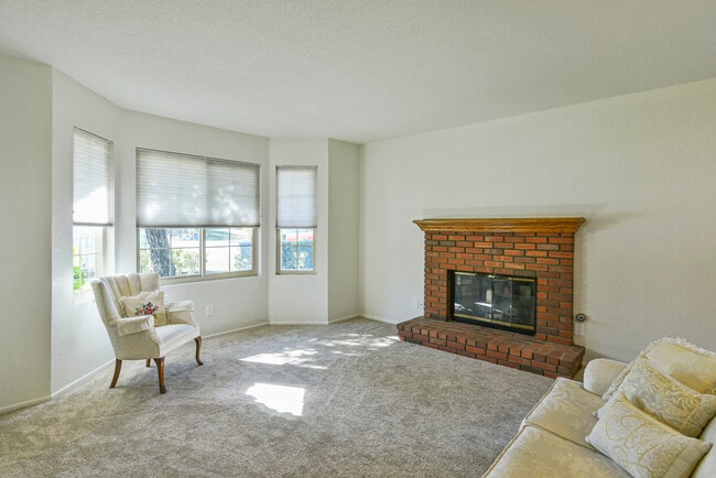 Living Room - 540 Canyon Vista Dr