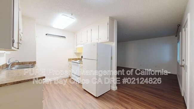 Building Photo - 745 Davis St