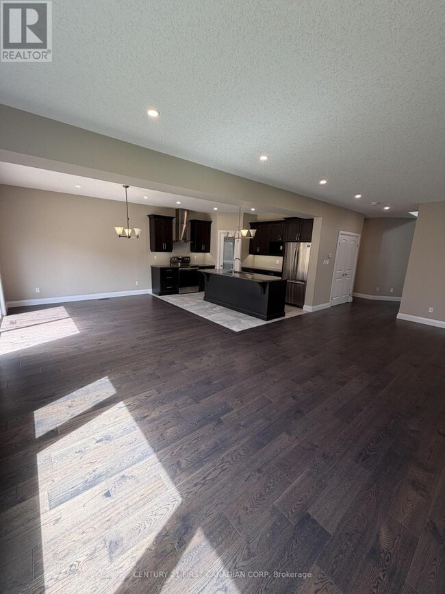 Building Photo - 2779 Oriole Dr