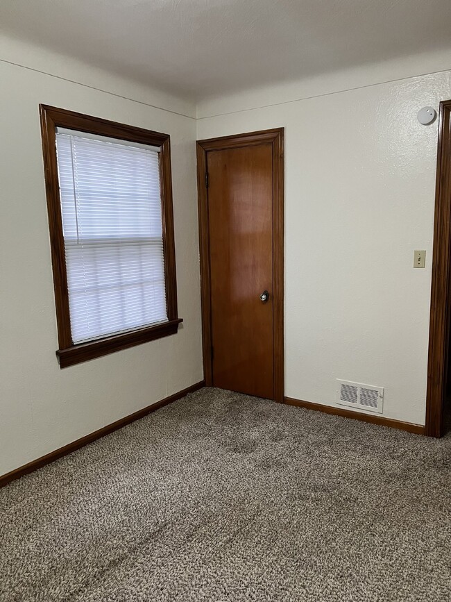 Foto del edificio - Spacious one bedroom West Toledo Apartment