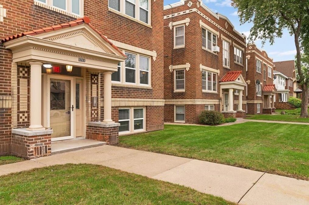 Primary Photo - 3711 Columbus Ave