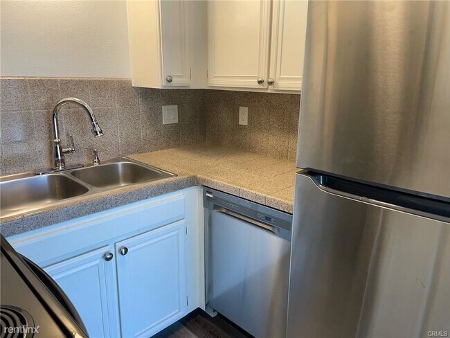 Building Photo - 2 br, 2 bath 4plex - 45225 Sunset Ln Apt 4...