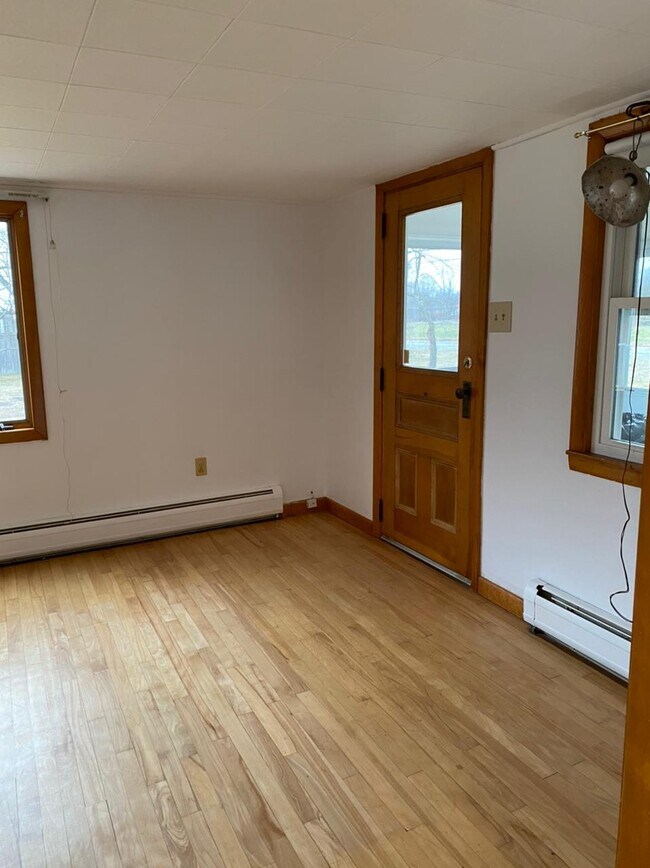 Foto del edificio - 131 Shaker Rd