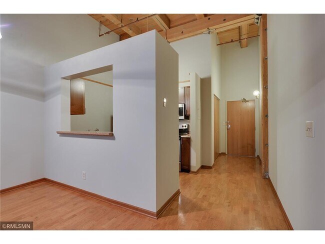 Building Photo - 400 N 1st St