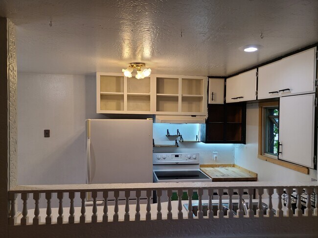 Building Photo - 500 1/2 Defoe St