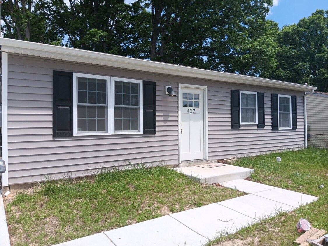 Primary Photo - Renovated 3 Bed 2 Bath Single-Family Home ...