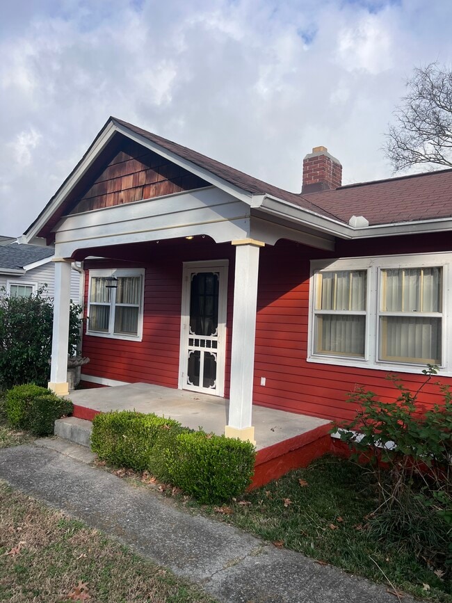 Building Photo - 5202 Dakota Ave