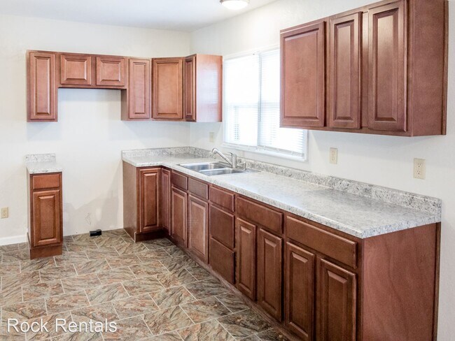 Building Photo - 3 br, 2 bath House - 1715 Carey Blvd