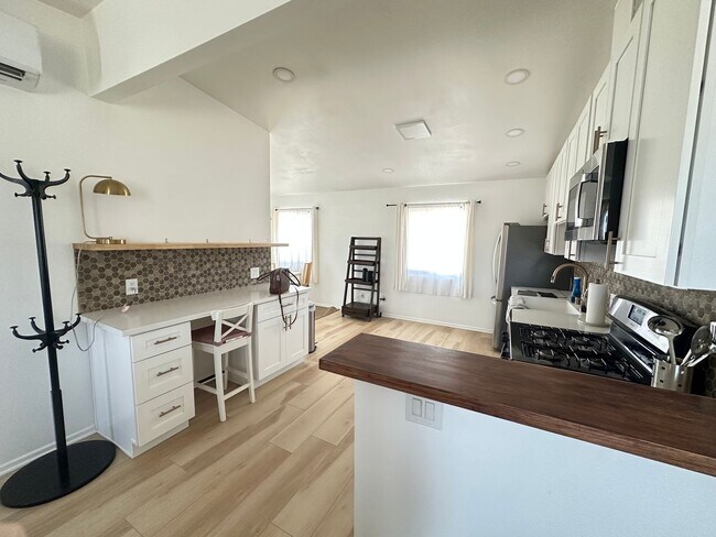 Foto del edificio - 5746 Halsey Ave