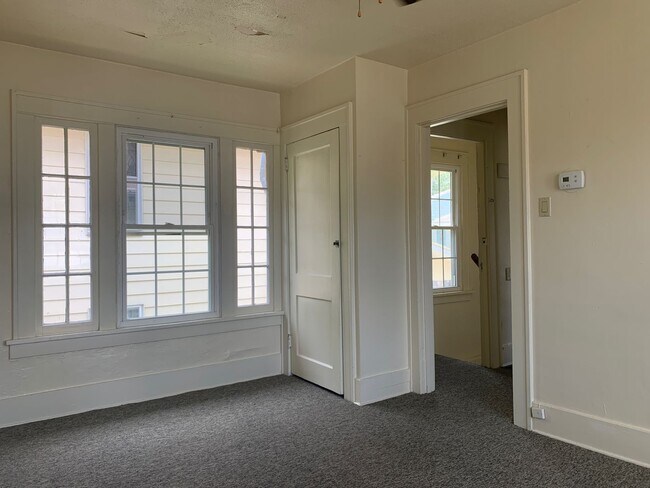 Foto del edificio - 321-323 Euclid Avenue