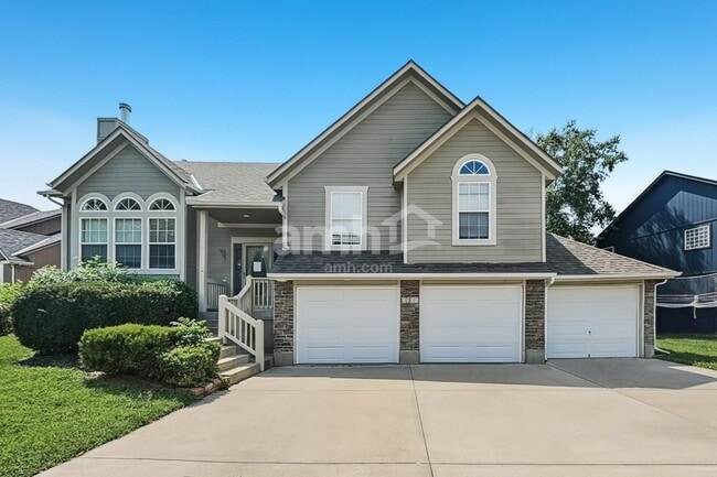 Building Photo - 2105 SW Eyrie Rd