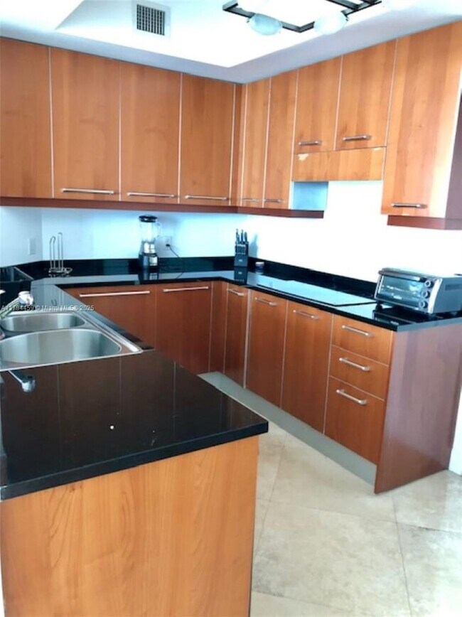Foto del edificio - 3101 S Ocean Dr