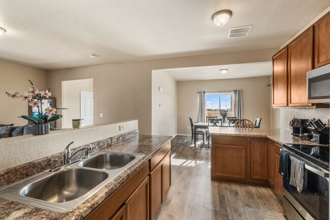 Building Photo - 7643 Sand Lake Heights