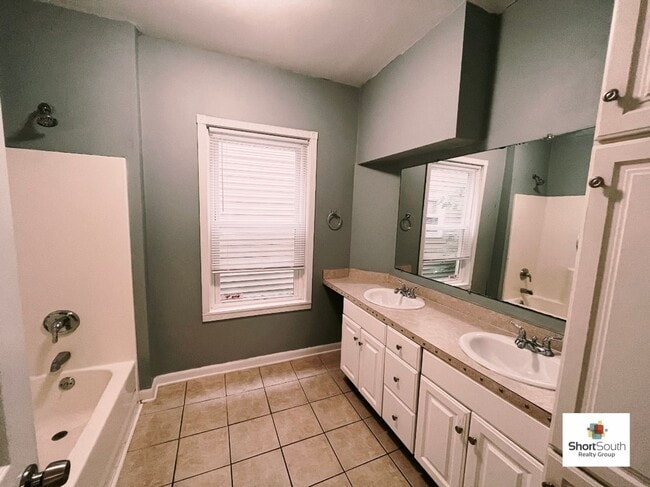 Foto del edificio - 4 bed 2 bath Single Family Home