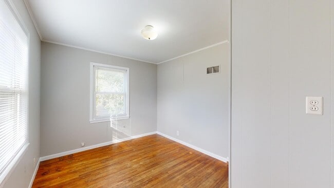 Foto del edificio - AVAILABLE AUGUST 1st! Spacious 4 Bedroom House Near Campus!