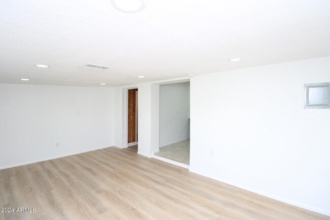 Foto del edificio - 8602 E Sheridan St