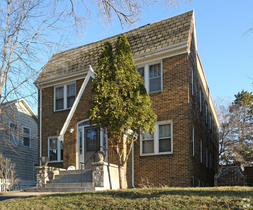 Primary Photo - 1505 St Clair Ave