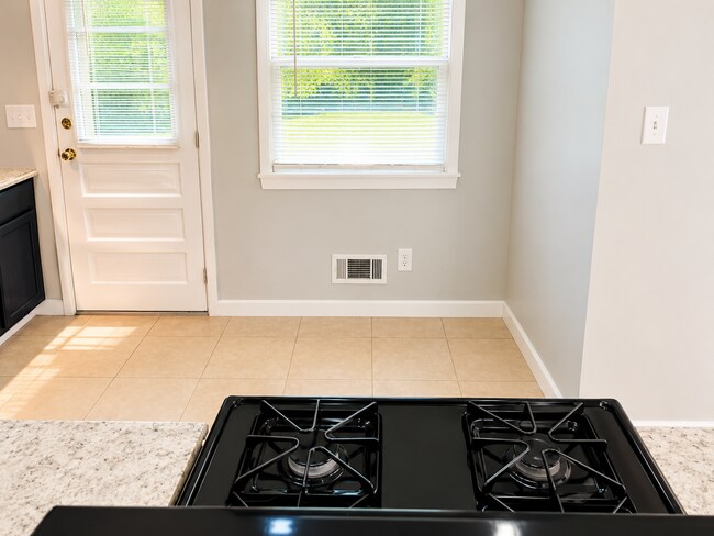 Foto del edificio - 6207 Middlerose Cir