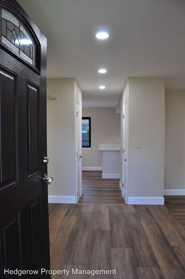 Building Photo - 4 br, 2.5 bath House - 3375 Kensington Circle