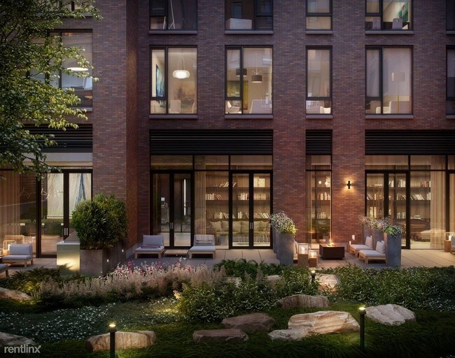 Building Photo - 456 Washington St