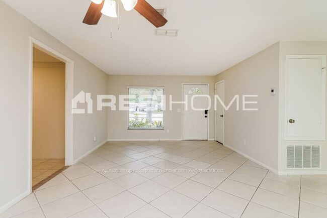 Building Photo - "Welcome Home! Get 1 month FREE RENT when ...