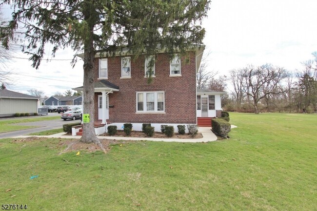 Building Photo - 156 Oak Tree Ave