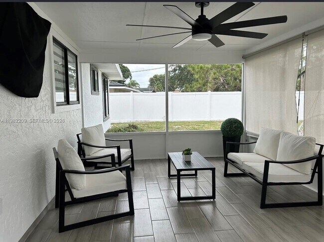 Building Photo - 2197 SE Shelter Dr