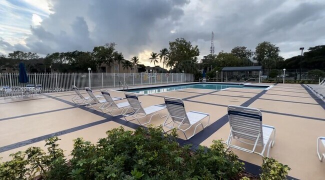 Foto del edificio - 251 Palm Cir W