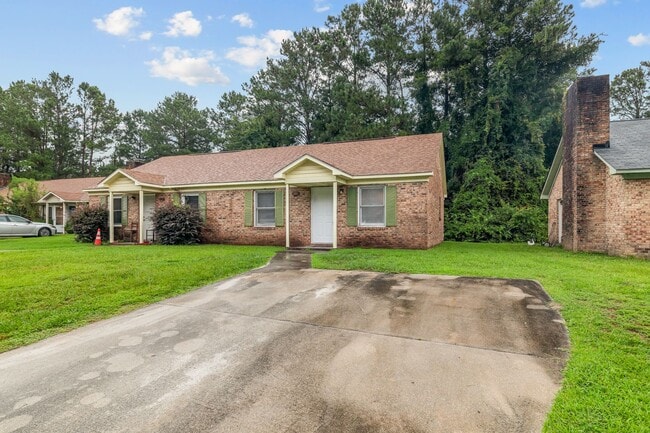 Building Photo - 2 Bedroom 1 Bathroom Duplex