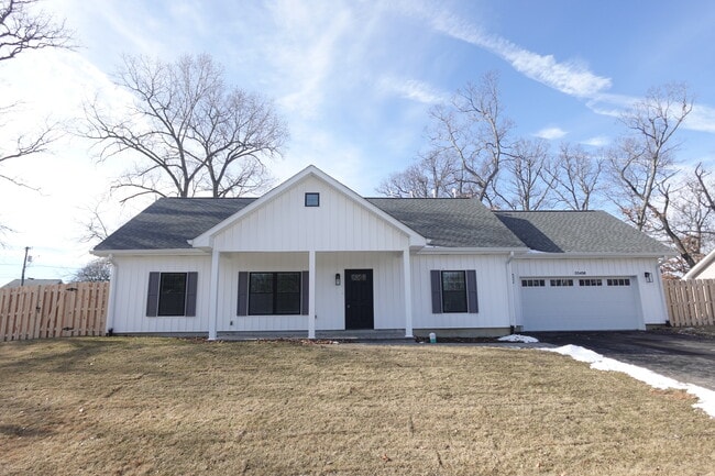 Building Photo - 33458 N Evergreen Dr