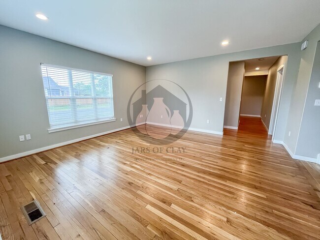 Building Photo - Stayton 4BR Duplex | A/C & Landscaping Included!