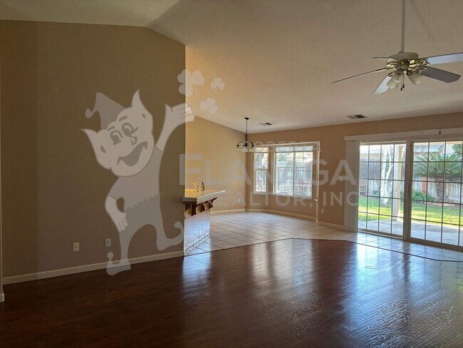 Foto del edificio - Large 4 Bedroom/ 2  Bathroom home