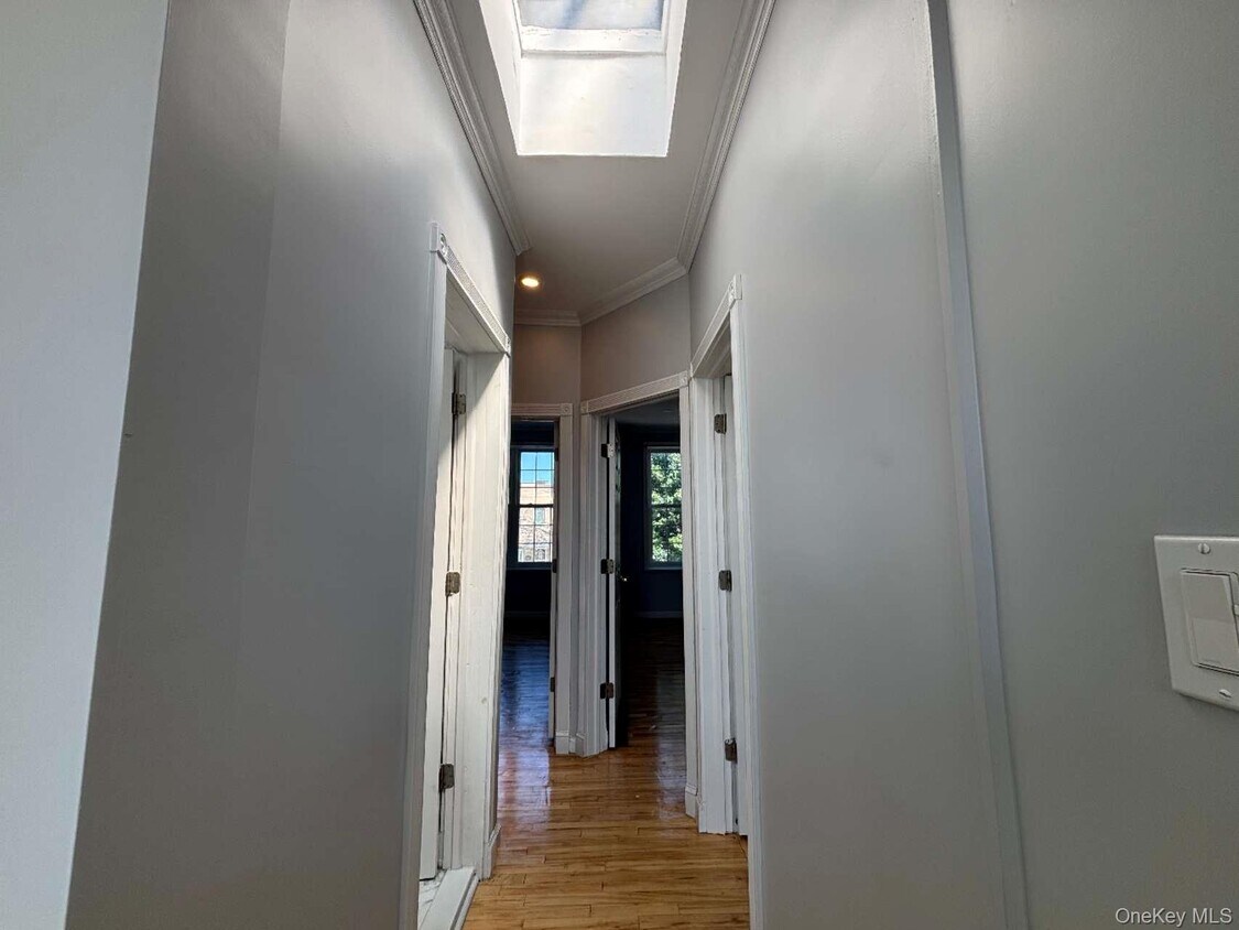 Foto principal - 33-12 24th Ave