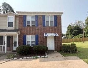 Building Photo - 279 Easy Street Cove