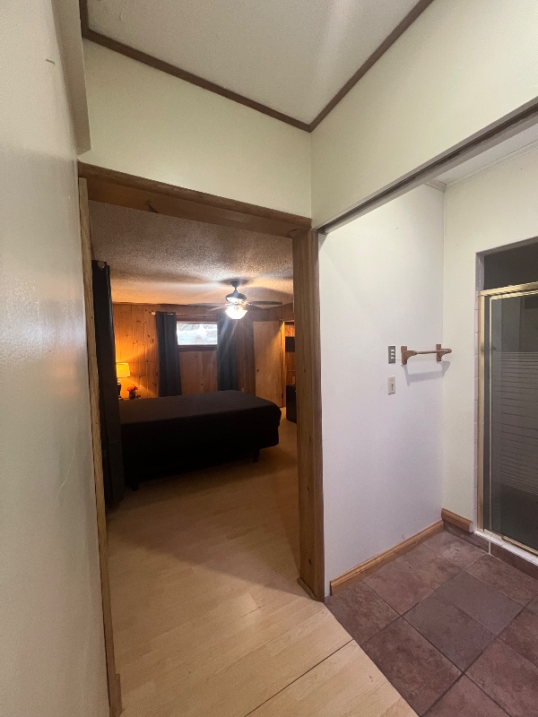 Building Photo - 422 Laurel Ave