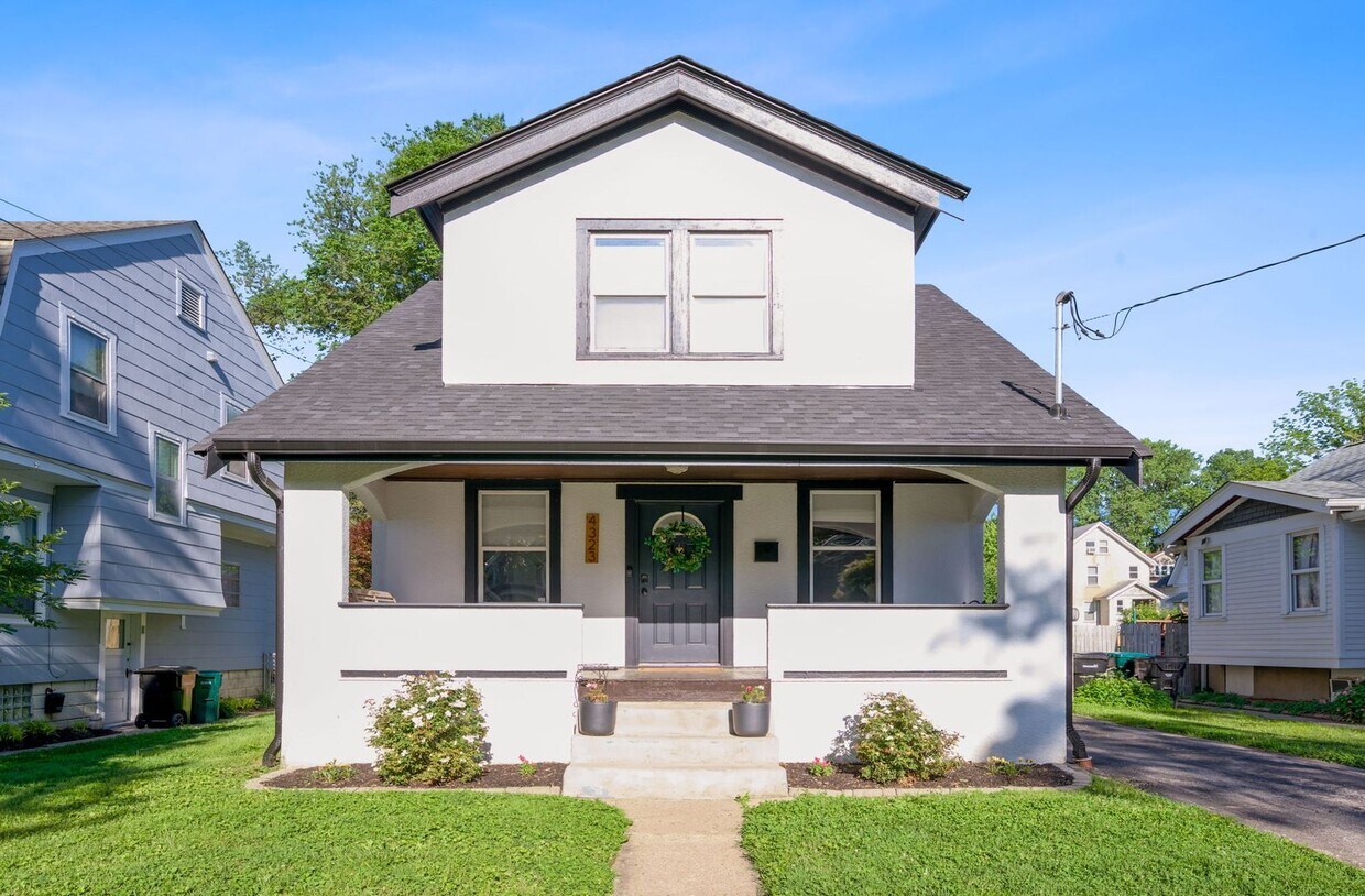 Foto principal - Madisonville - Charming 2-Bedroom Home – P...
