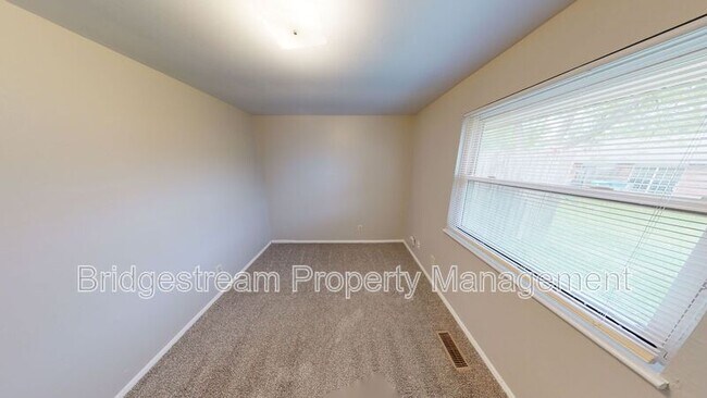 Foto del edificio - 5444 Misty Ln