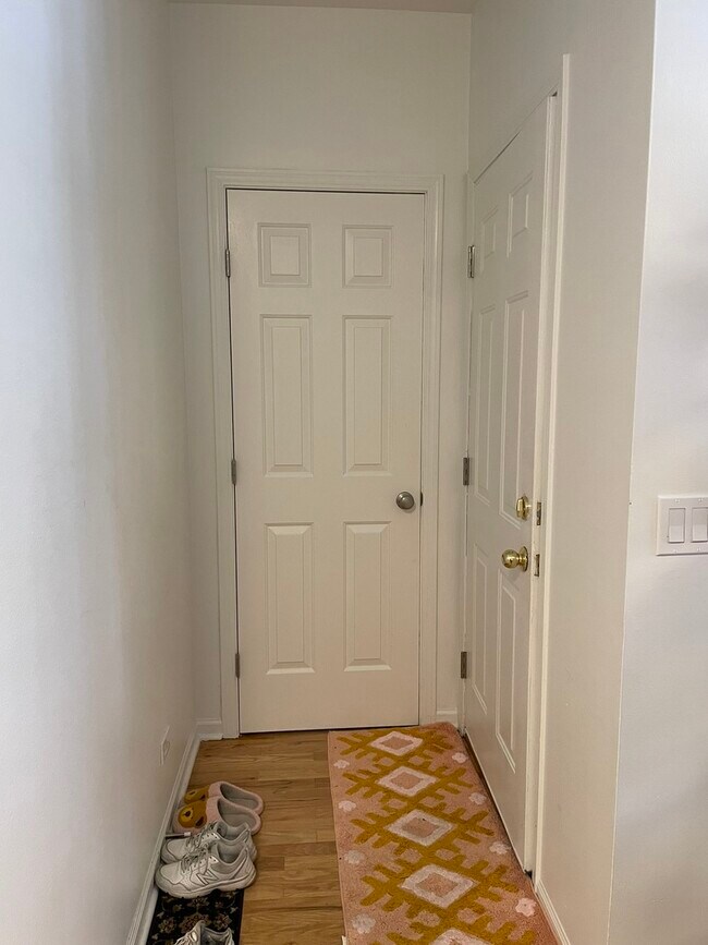 Foto del edificio - 1534 N Claremont Ave