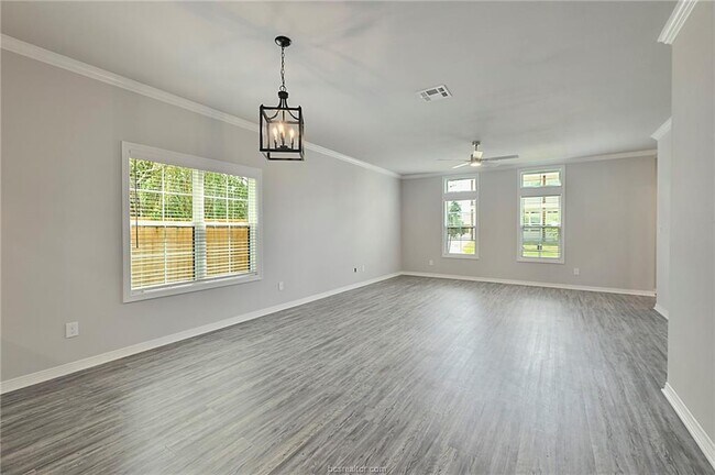 Foto del edificio - 304 Poplar St