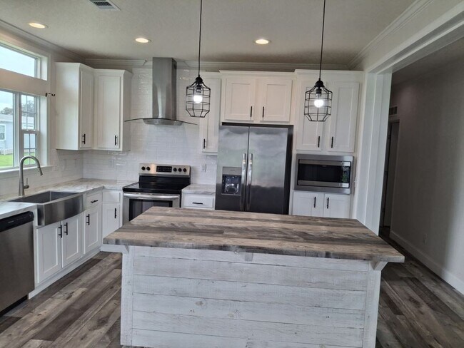 Building Photo - 34842 Silver King Dr