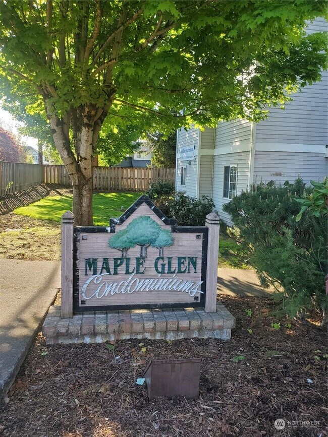 Building Photo - 2709 W Maplewood Ave
