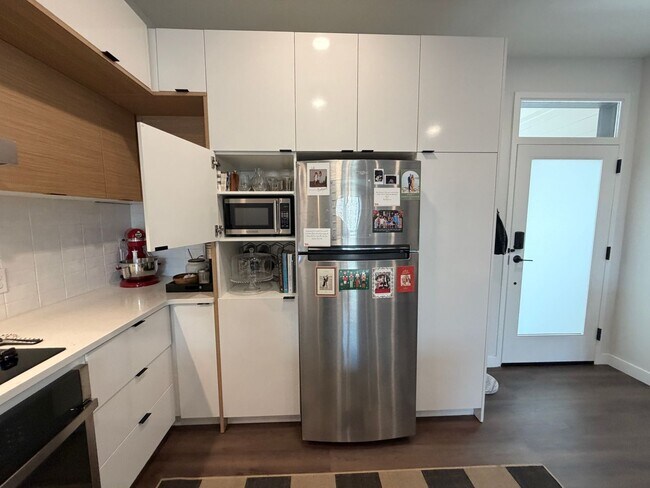 Building Photo - Top-Floor Corner Condo with Downtown Views — Stylish, Pristine, and Steps From Everything