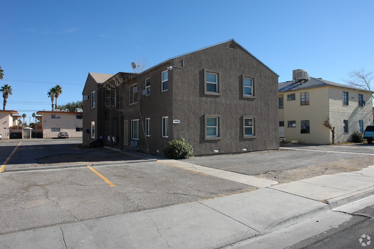 Foto del edificio - 1721 Santa Paula Dr