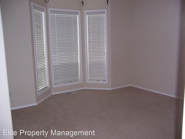 Building Photo - 4 br, 2.5 bath House - 6242 SW Trellis DR